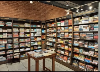 Starmark-Shopping-Book-stores-Kolkata-West-Bengal-2
