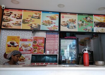 Goli-Vada-Pav-No-1-Food-Fast-food-restaurants-Kozhikode-Kerala-1