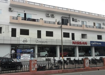 Dream-Nissan-Shopping-Car-dealer-Lucknow-Uttar-Pradesh