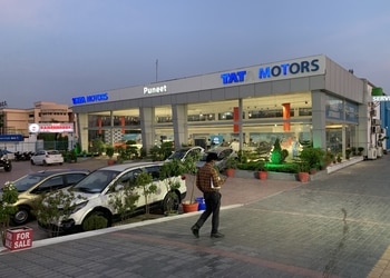 Puneet-Automobiles-Shopping-Car-dealer-Lucknow-Uttar-Pradesh