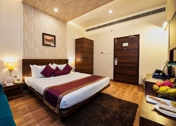 Sapna-Clarks-Inn-Local-Businesses-3-star-hotels-Lucknow-Uttar-Pradesh-1