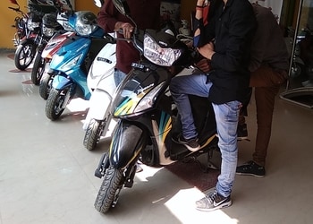 Sun-Motors-Shopping-Motorcycle-dealers-Lucknow-Uttar-Pradesh-1