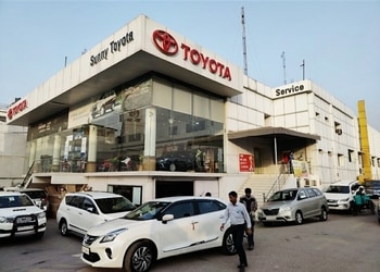 Sunny-Toyota-Shopping-Car-dealer-Lucknow-Uttar-Pradesh