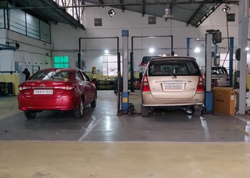 Globe-Toyota-Shopping-Car-dealer-Ludhiana-Punjab-2