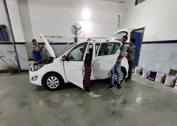 Goyal-Hyundai-Shopping-Car-dealer-Ludhiana-Punjab-2