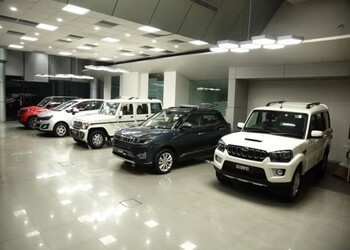 Mahindra-Dada-Motors-Shopping-Car-dealer-Ludhiana-Punjab-1