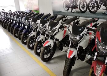 Sri-Pandian-Motors-Shopping-Motorcycle-dealers-Madurai-Tamil-Nadu-1