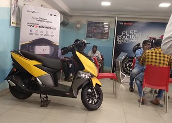 Sri-Pandian-Motors-Shopping-Motorcycle-dealers-Madurai-Tamil-Nadu-2