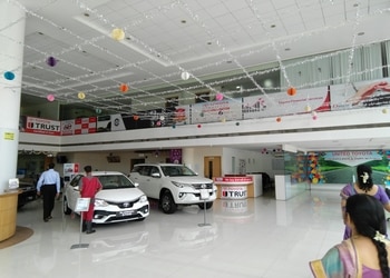 United-Toyota-Shopping-Car-dealer-Mangalore-Karnataka-1