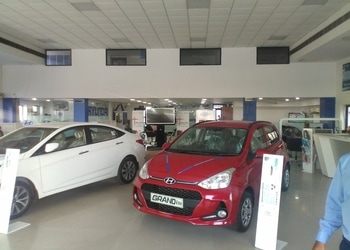 Vasu-Arjun-Hyundai-Shopping-Car-dealer-Moradabad-Uttar-Pradesh-1