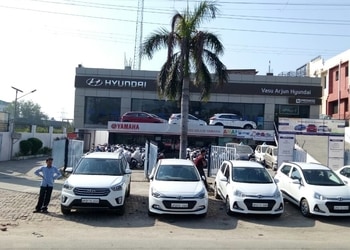 Vasu-Arjun-Hyundai-Shopping-Car-dealer-Moradabad-Uttar-Pradesh