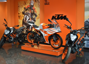 KTM-Shopping-Motorcycle-dealers-Nizamabad-Telangana-1