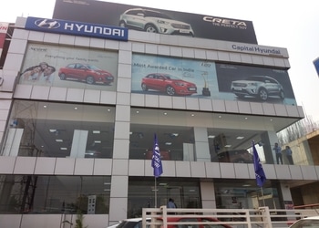 Capital-Hyundai-Shopping-Car-dealer-Noida-Uttar-Pradesh