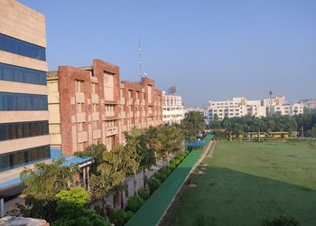 Noida-Institute-of-Engineering-and-Technology-Education-Engineering-colleges-Noida-Uttar-Pradesh-2