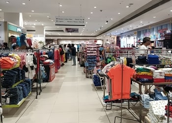 Shoppers-Stop-Shopping-Clothing-stores-Noida-Uttar-Pradesh-1
