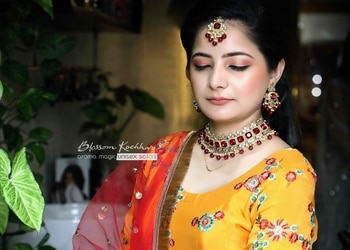 Blossom-Kochhar-Aroma-Magic-Unisex-Salon-Entertainment-Beauty-parlour-Patiala-Punjab-2