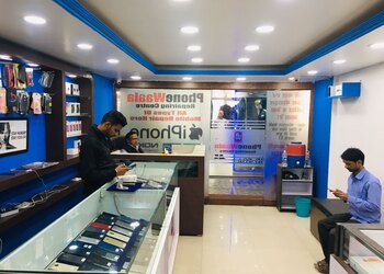 PhoneWaala-Shopping-Mobile-stores-Patna-Bihar-1