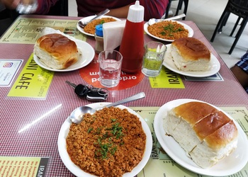 Irani-Cafe-Food-Cafes-Pune-Maharashtra-2