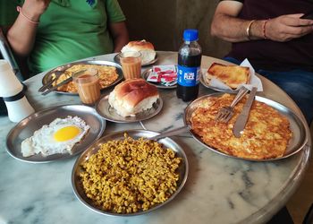 Vohuman-Cafe-Food-Cafes-Pune-Maharashtra-2