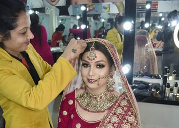 Manish-Make-up-Academy-Entertainment-Beauty-parlour-Purnia-Bihar-2