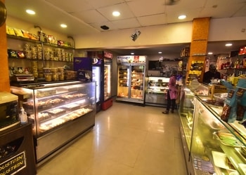 Creamy-N-Spicy-Food-Cake-shops-Raipur-Chhattisgarh-1