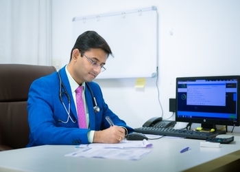 Dr-Ravi-Jaiswal-Doctors-Cancer-Specialist-Oncologists-Raipur-Chhattisgarh-2