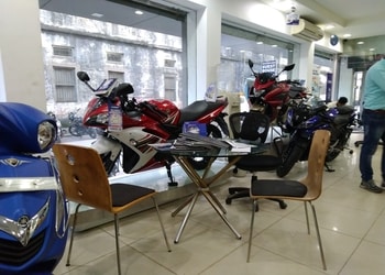 Swastik-Yamaha-Shopping-Motorcycle-dealers-Raipur-Chhattisgarh-2