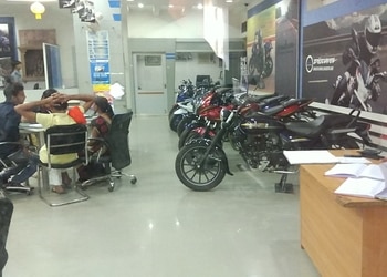 VANDANA-BAJAJ-Shopping-Motorcycle-dealers-Raipur-Chhattisgarh-1