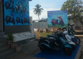 Siri-Motors-Yamaha-Dealer-Shopping-Motorcycle-dealers-Rajahmundry-Andhra-Pradesh-1