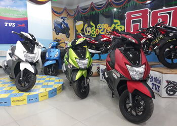 Sri-Gokul-Shopping-Motorcycle-dealers-Rajahmundry-Andhra-Pradesh-1