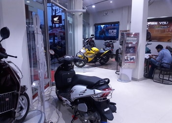 Harish-Honda-Shopping-Motorcycle-dealers-Silchar-Assam-1