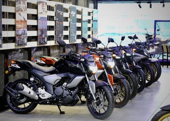 Yamaha-Drome-Shopping-Motorcycle-dealers-Silchar-Assam-2