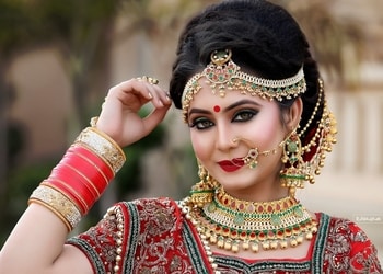 Kiwi-Salon-and-Academy-Entertainment-Beauty-parlour-Sonipat-Haryana-2
