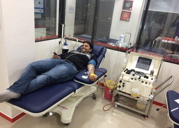 Savior-Voluntary-Blood-Bank-Research-Center-Health-24-hour-blood-banks-Surat-Gujarat-1