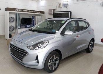 Krishna-Hyundai-Shopping-Car-dealer-Tezpur-Assam-1