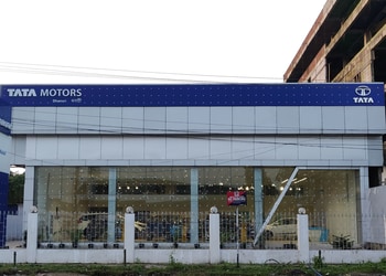 Dhansri-Auto-Ventures-Shopping-Car-dealer-Tinsukia-Assam
