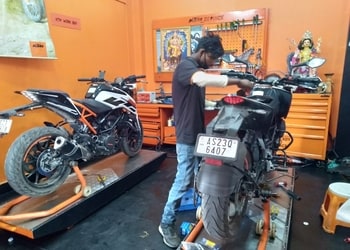 KTM-Tinsukia-Shopping-Motorcycle-dealers-Tinsukia-Assam-1