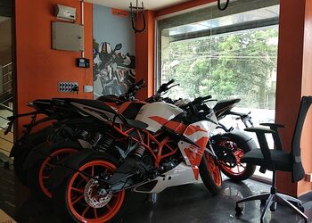 KTM-Trichy-Shopping-Motorcycle-dealers-Tiruchirappalli-Tamil-Nadu-1