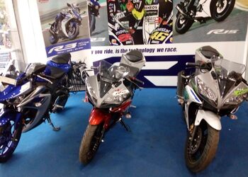 S-S-Yamaha-Shopping-Motorcycle-dealers-Tiruchirappalli-Tamil-Nadu-2
