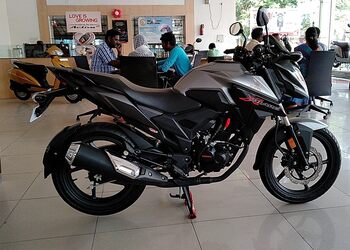 Pressana-Honda-Showroom-Shopping-Motorcycle-dealers-Tiruppur-Tamil-Nadu-2