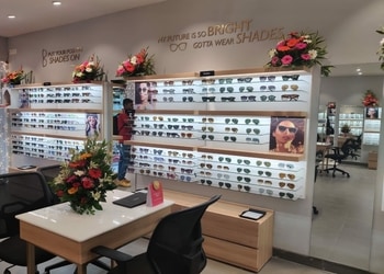 Titan-Eyeplus-Shopping-Opticals-Varanasi-Uttar-Pradesh-1