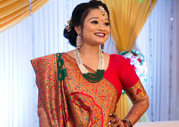 HK-Makeovers-and-Academy-Entertainment-Makeup-Artist-Vasai-Virar-Maharashtra-1
