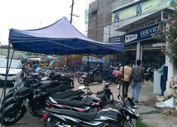 VDS-Sayar-Bajaj-Shopping-Motorcycle-dealers-Vellore-Tamil-Nadu-2