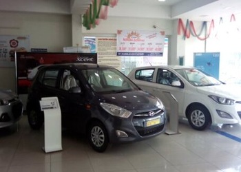 Kusalava-Hyundai-Shopping-Car-dealer-Vijayawada-Andhra-Pradesh-1
