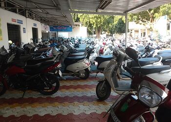 Padmaja-Suzuki-Shopping-Motorcycle-dealers-Vijayawada-Andhra-Pradesh-1