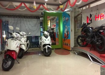 R-M-Motors-Shopping-Motorcycle-dealers-Vijayawada-Andhra-Pradesh-1