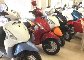 R-M-Motors-Shopping-Motorcycle-dealers-Vijayawada-Andhra-Pradesh-2