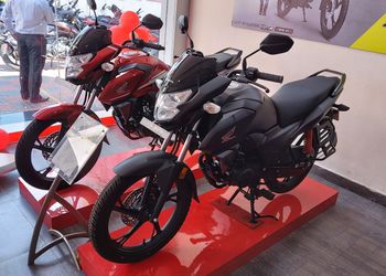 Borra-Honda-Shopping-Motorcycle-dealers-Warangal-Telangana-1
