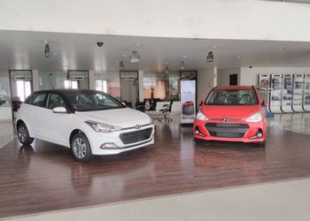 Hema-Hyundai-Shopping-Car-dealer-Warangal-Telangana-1
