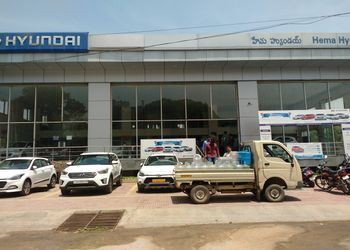 Hema-Hyundai-Shopping-Car-dealer-Warangal-Telangana